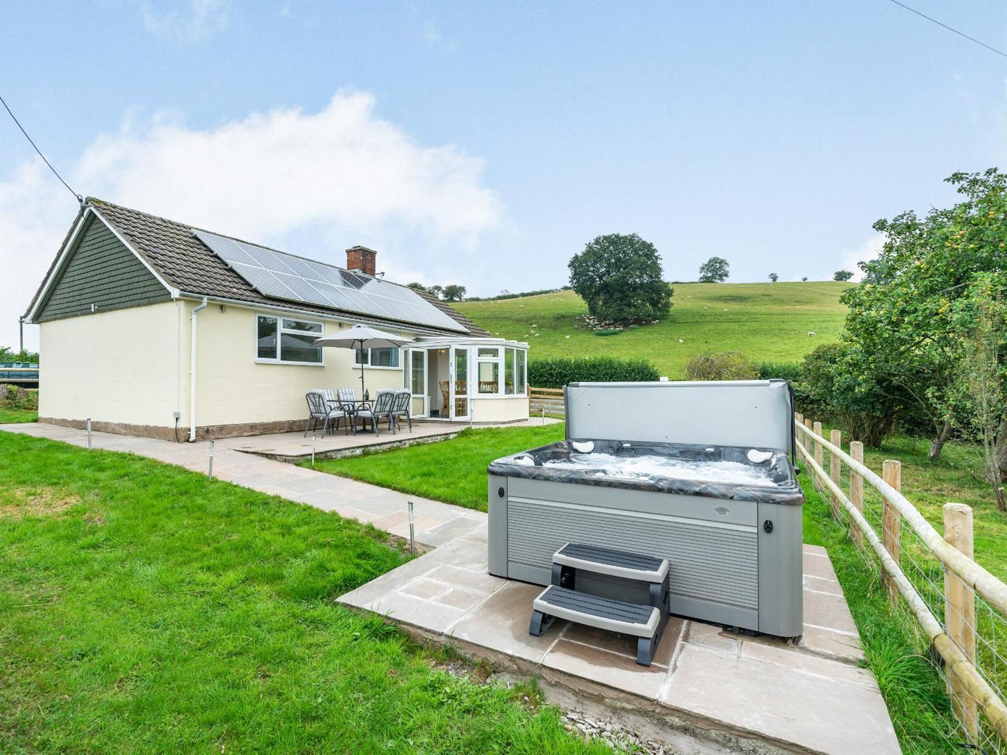 Meadowcroft Vila Bettws Disserth Exterior foto